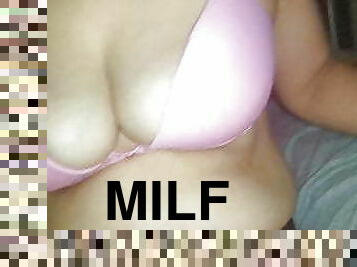 gros-nichons, ejaculation-sur-le-corps, milf, branlette, seins, en-lactation, seins-flasques