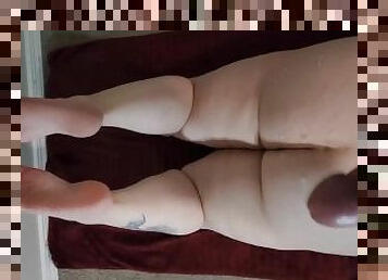 cul, amateur, ejaculation-sur-le-corps, belle-femme-ronde, joufflue, pieds, point-de-vue, ejaculation, fétiche