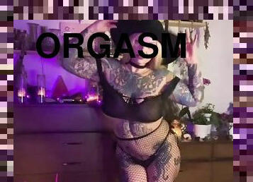 Hypnotic Goth Pawg Witch Casts a Squirting Orgasm Spell w Magic Wand