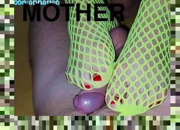 maman-et-garçon, amateur, mature, milf, maman, pieds, bas, résille, mère, fétiche