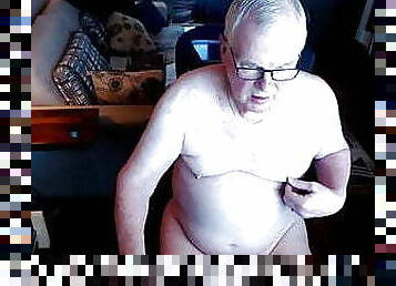 Handsome Silverdaddy cums on cam