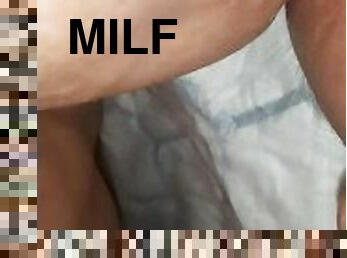 ma belle chatte humide de milf baisée en gros plan