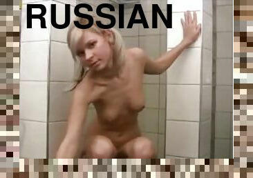 baignade, clito, masturbation, chatte-pussy, russe, amateur, ados, doigtage, blonde, mignonne