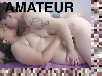 cul, gros-nichons, grosse, poilue, amateur, lesbienne, belle-femme-ronde, naturel, brunette, tatouage