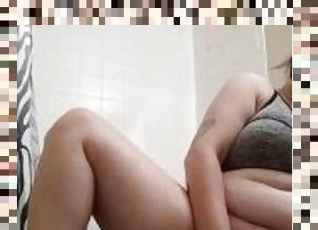 Bbw cums in her new bathroom