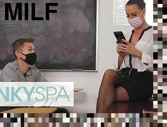 Kinky Spa - Milf Texas Patti Asks For A Full Service Massage And Her Student Gives It To Her