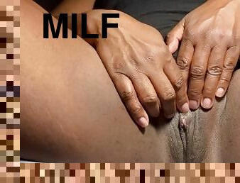 Milf explores pussy