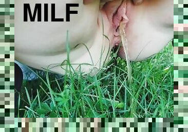 Hot Pissy MILF golden tinkle into blades of grass