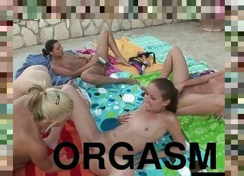 Wild 6 Girl Orgy Unfolds Spontaneously in the Caribbean