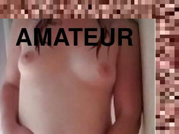 baignade, masturbation, amateur, milf, horny, blonde, douche, solo, petits-seins