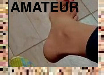 Giantess Samira Show you her feet