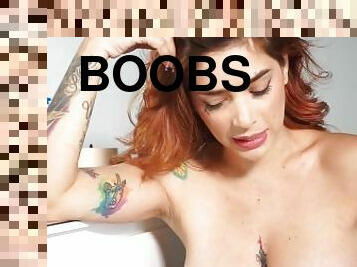 lielās-krūtis, masturbācija-masturbation, latina, pornozvaigzne, rudmate, bumbulīši, solo, intervija, brunete, tetovējums