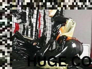 levrette, chatte-pussy, énorme-bite, bdsm, fétiche, latex, bondage, fessée, bite, caoutchouc