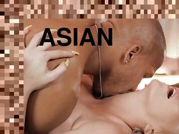 aasialainen, isot-tissit, suihinotto, mälliotos, kova-seksi, pornotähti, käsihomma, naamalle, mälli, blondi