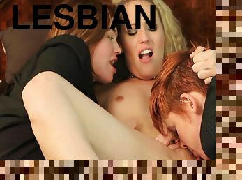 Hot Lesbo Threesome On The Bed