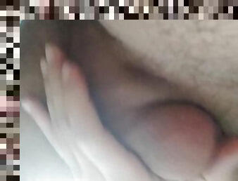 Masturbándome en mi cuarto caliente