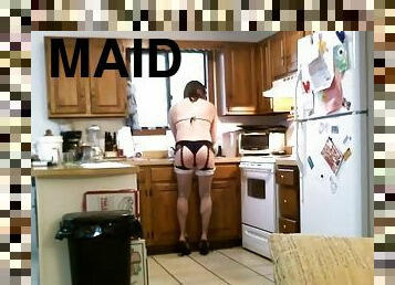 Sissy Maid Denver doing the dishes
