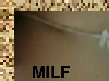 ???? La milf si fa sborrare dentro ????  Milf gets creampied ????