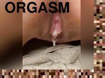 clito, masturbation, orgasme, pisser, chatte-pussy, giclée, ejaculation-sur-le-corps, ejaculation-interne, couple, ejaculation