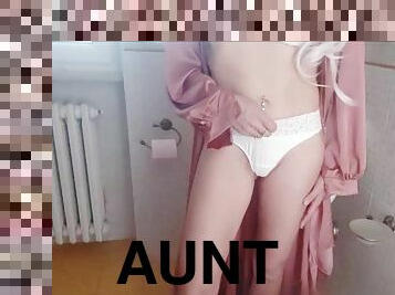 Forbidden video: my aunt is spied on in the privacy of her bathroom
