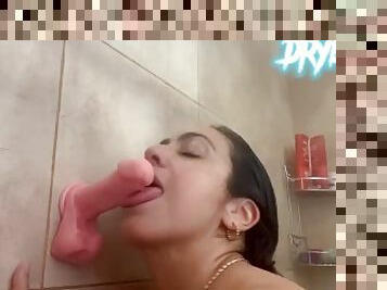 a hot mommy in the bathroom LATIN MILF