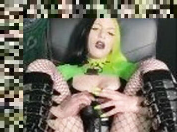 masturbation, chatte-pussy, pute, résille, gode, fétiche, solo, fumer, rasé, goth