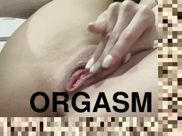 masturbation, orgasme, chatte-pussy, doigtage, serrée, belle, gode, solo, rasé, humide