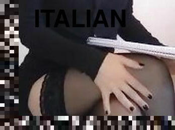 La tua segretaria troia “ audio italiano”