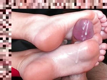 amateur, babes, ejaculation-sur-le-corps, ados, branlette, massage, pieds, point-de-vue, fétiche, branlette-avec-les-pieds