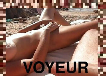 Un inconnu se branle sur moi A LA PLAGE je l'invite  me baiser des voyeurs doivent nous voir