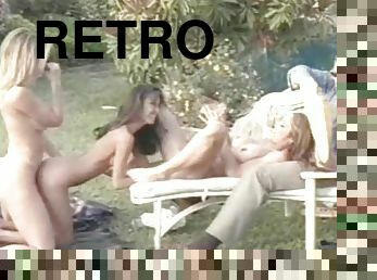 tetas-grandes, al-aire-libre, anal, lesbiana, vintage, sexo-en-grupo, retro, trío, medias, rubia