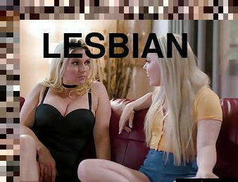 lesbienne, milf, blonde, lingerie, tatouage