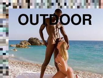 al-aire-libre, polla-enorme, interracial, garganta-profunda, playa, rubia