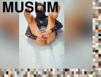 Hot Muslim Girl In Hijab Exposing Her Qute Body And Masturbating Up To Huge Orgasm
