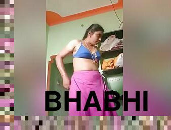 Sexy Telugu Bhabhi Give Handjob