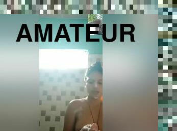 Today Exclusive- Desi Girl Showing Her Bathing On Video Call