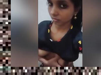 Sexy Indian Girl Shows Her Boobs