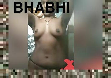 Exclusive- Desi Bhabhi Live Bathing Video With Lover