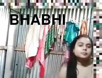 Beautiful Curvy Desi Bhabhi Nude Bath Video
