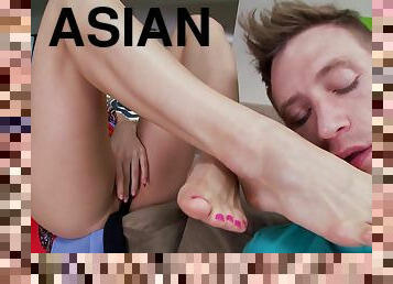 Asian Spinner Give Her Legs To Horny Foot Fetish Fan