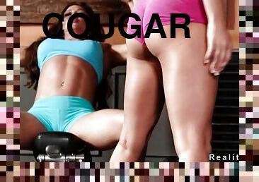 Muscled brunette cougar teaches teen some lesbian tricks