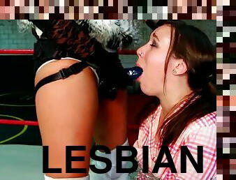 strapon, »εσβία̍-lesbian