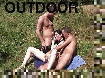 bisexual 3some has fun in the fields