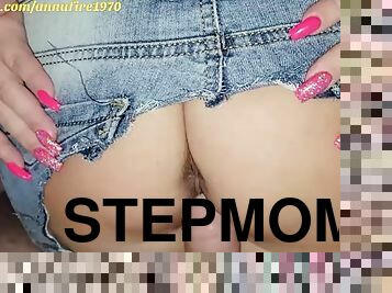 Stepmom in ripped jeans cums on juicy ass