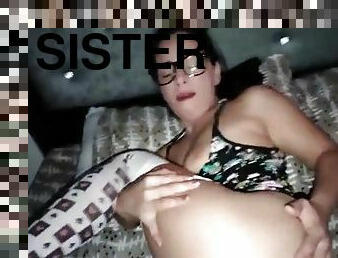 I help my stepsister wake up and cum in her vagina