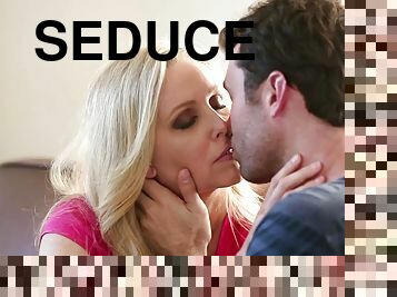 hot mommy Julia Ann seduces big-dicked James Deen