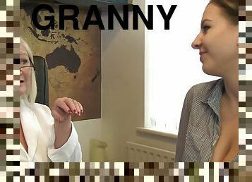 perä, isot-tissit, pillu-pussy, typykät, isoäiti-granny, lesbo-lesbian, teini, sormettaminen, pitkät-sukat, britti