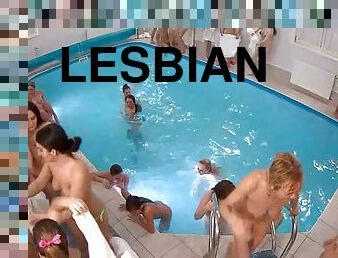 More than 100 Lesbians in one place