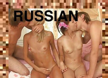 orgija, rusai, mėgėjai, spermos-šūvis, paauglys, grupinis-seksas, blondinė, smulkutė, maži-papai