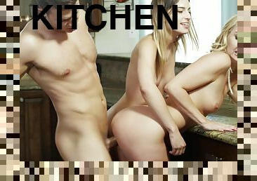 Turkey cooking turns in wild threesome for for hot chicks Aaliyah Love and Kristen Scott